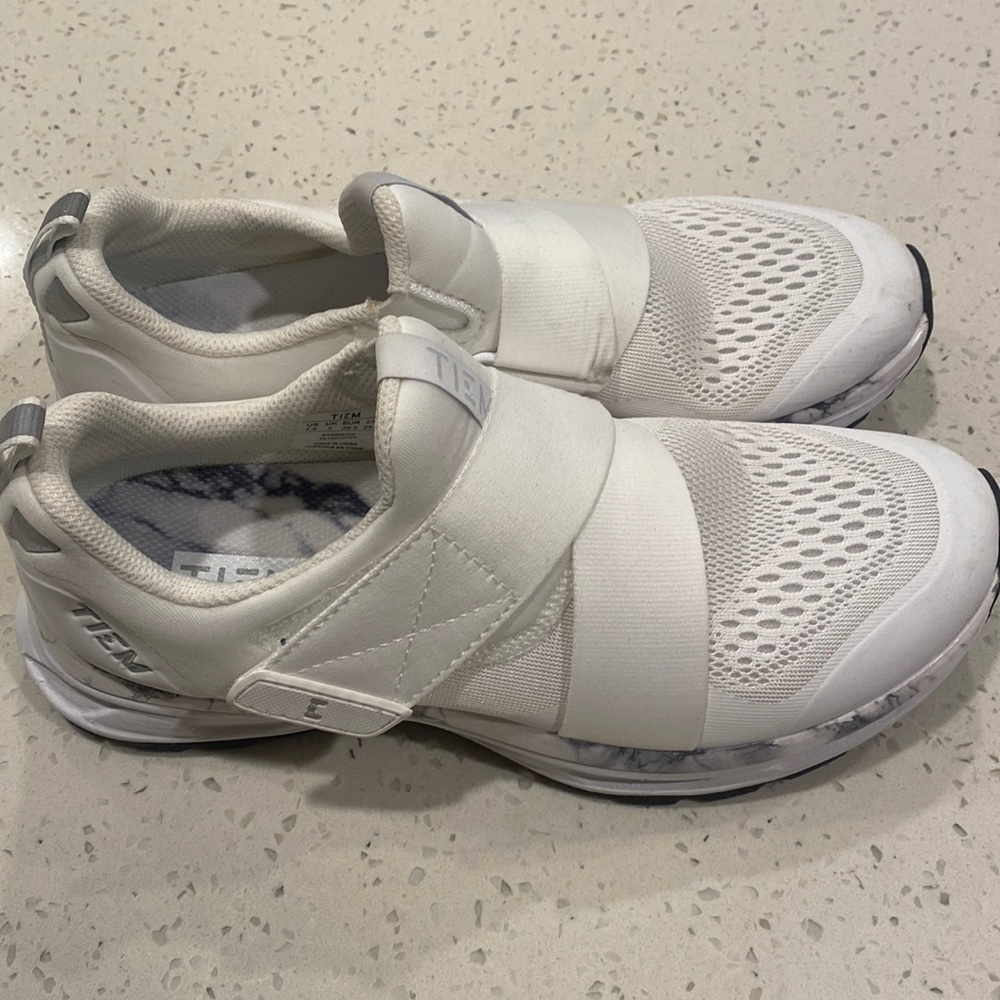 TIEM Womens Cycling Shoe Size 7.5-Barely Used